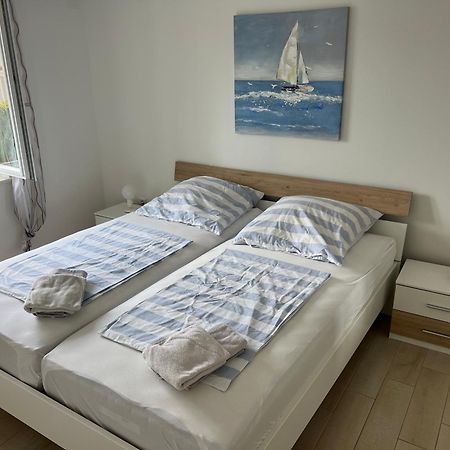 Villa Rudy Holiday Home Njivice Extérieur photo